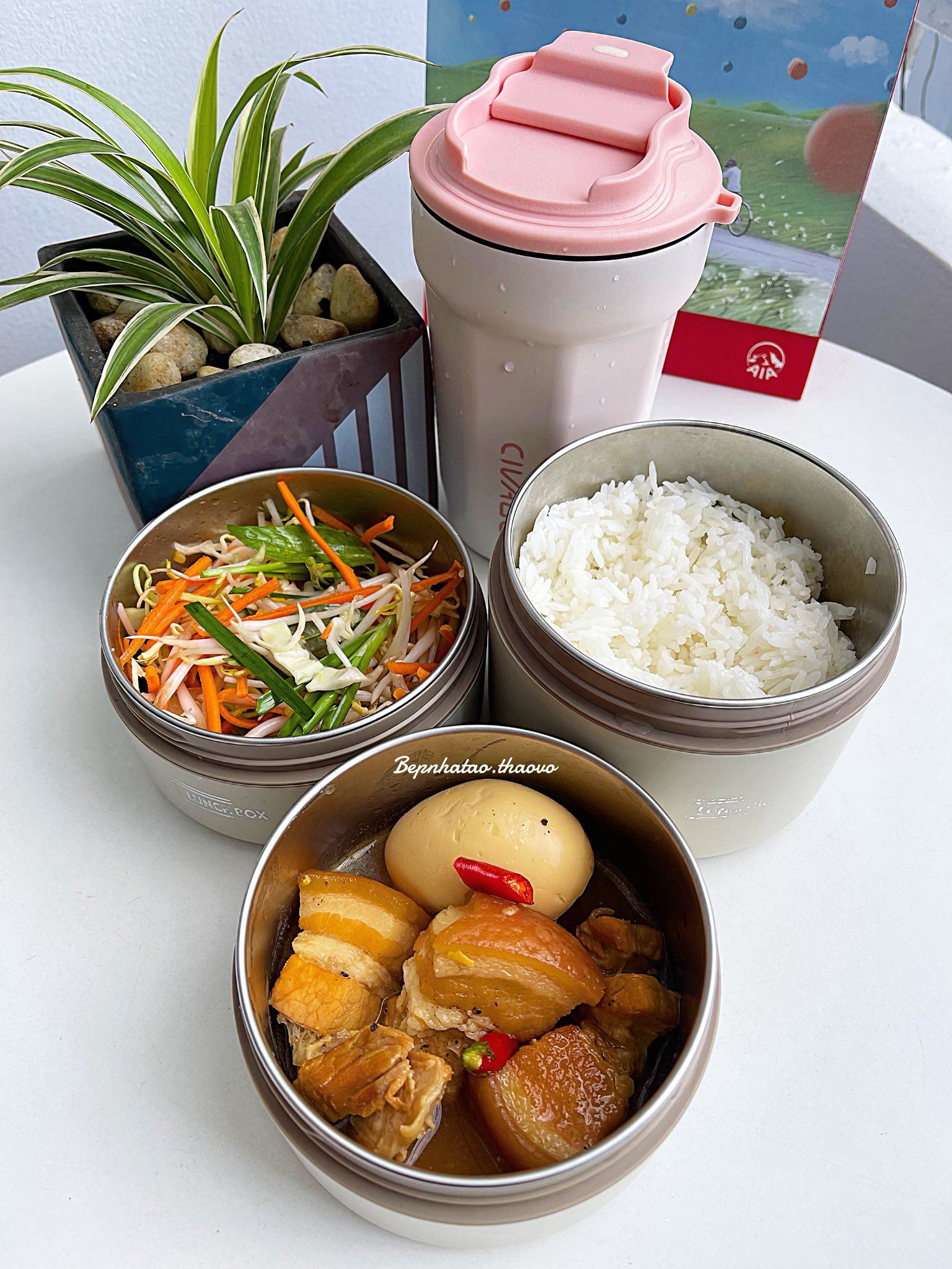 Thịt kho trứng - Dưa muối