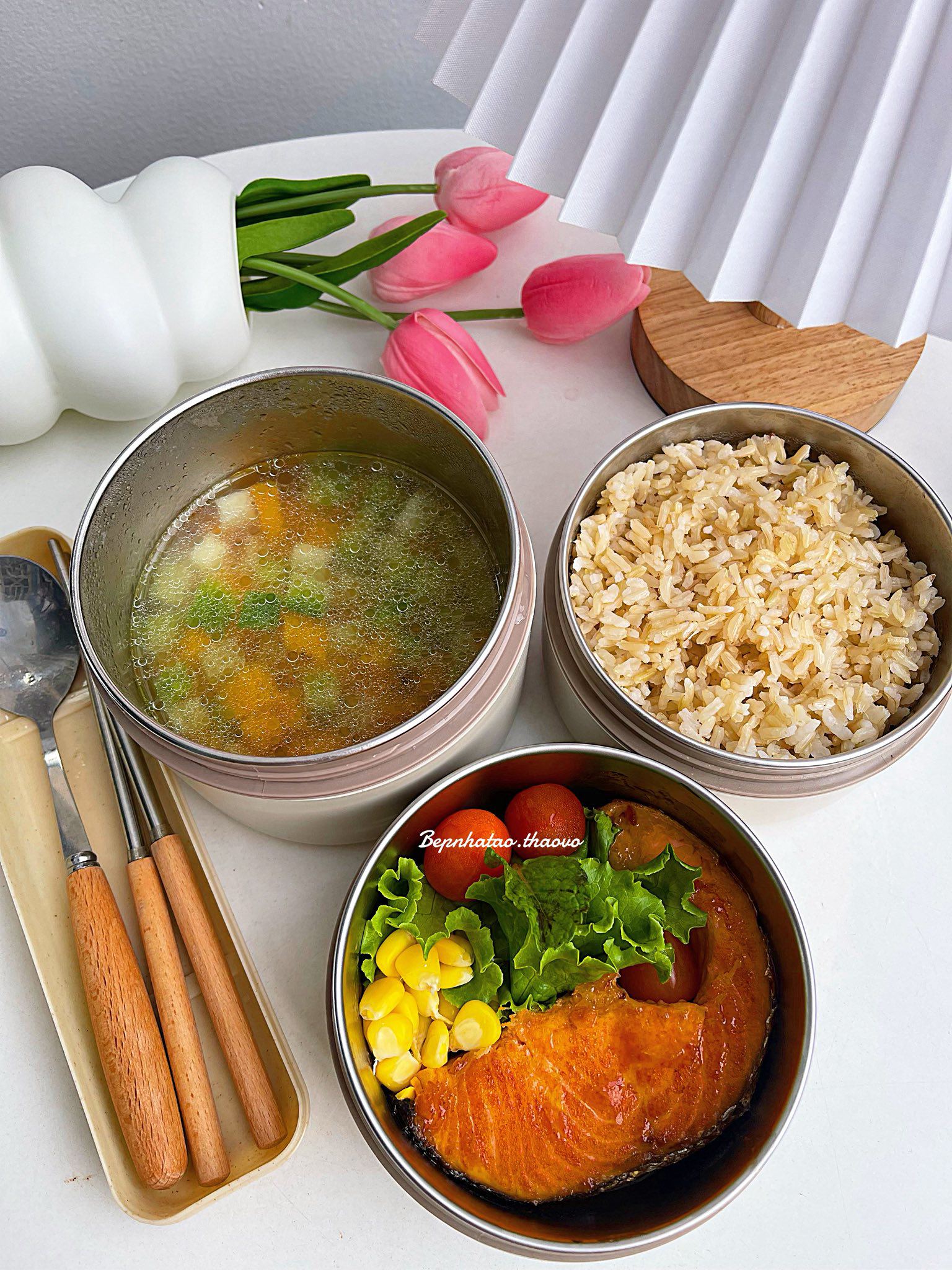 Cá hồi áp chảo - Canh rau củ