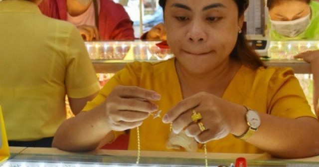 Giá vàng hôm nay, 1-8: Tiếp tục lao dốc