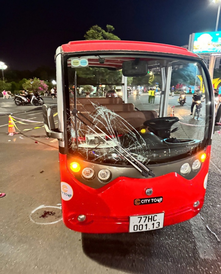 Xe điện gây tai nạn.