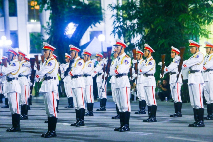 Mãn nhãn xem lực lượng đặc nhiệm diễn tập chống khủng bố trên phố đi bộ hồ Gươm - 4