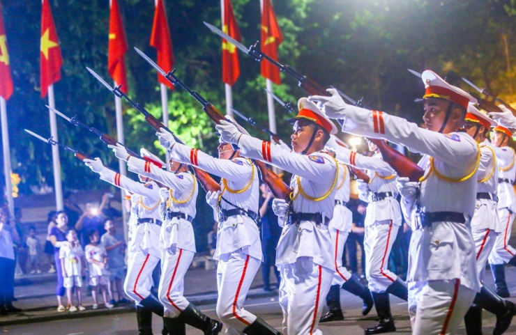 Mãn nhãn xem lực lượng đặc nhiệm diễn tập chống khủng bố trên phố đi bộ hồ Gươm - 5