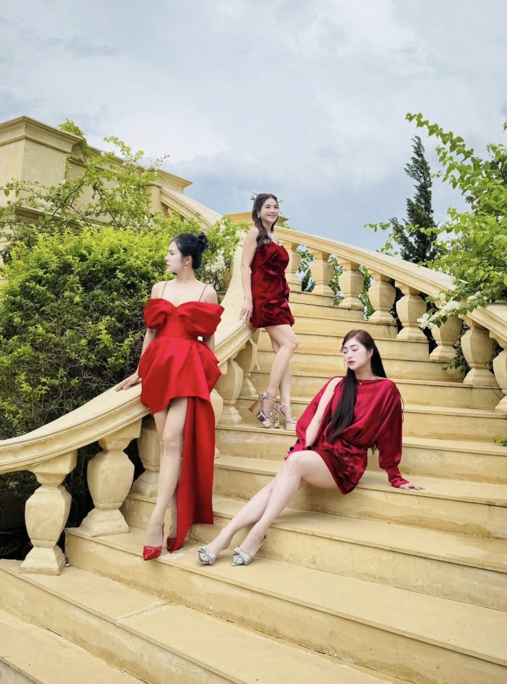Ngắm dung mạo Vân Trang sau 4 lần sinh nở, nhiều khán giả 'xin vía' diễn viên và hỏi bí quyết giảm cân của cô.