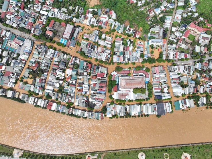 Hình ảnh xã Sông Mã, Sơn La ngập đục ngầu trong trận lũ lịch sử - 1