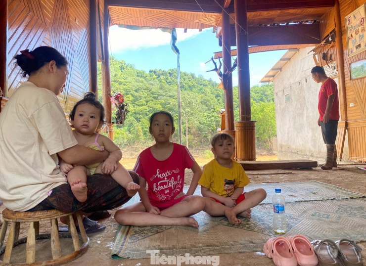 Ám ảnh những căn nhà không nguyên vẹn bên sông sau lũ lịch sử ở Nghệ An - 7