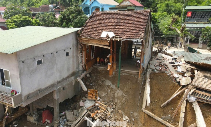 Ám ảnh những căn nhà không nguyên vẹn bên sông sau lũ lịch sử ở Nghệ An - 15