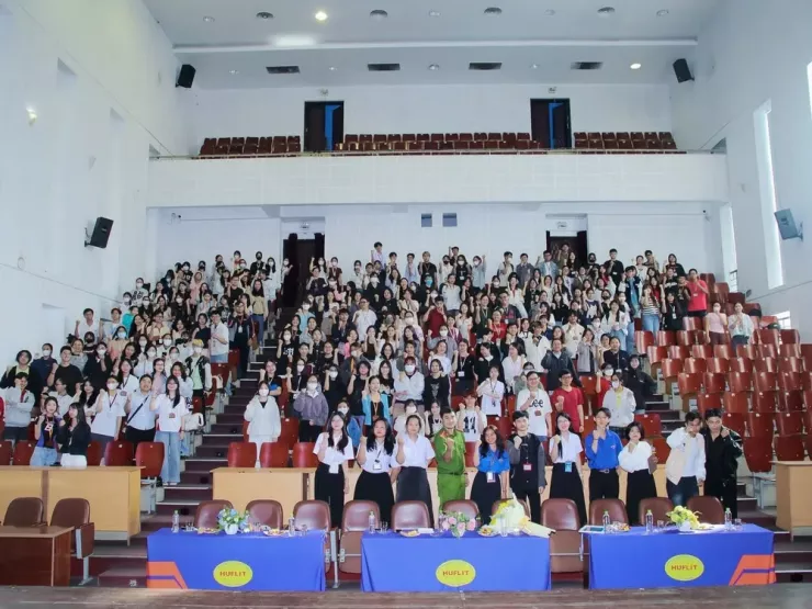 PC02 có buổi tuyên truyền cho các sinh viên đại học về thủ đoạn lừa đảo của tội phạm công nghệ cao thời gian gần đây. Ảnh: CA PC02 có buổi tuyên truyền cho các sinh viên đại học về thủ đoạn lừa đảo của tội phạm công nghệ cao thời gian gần đây. Ảnh: CA