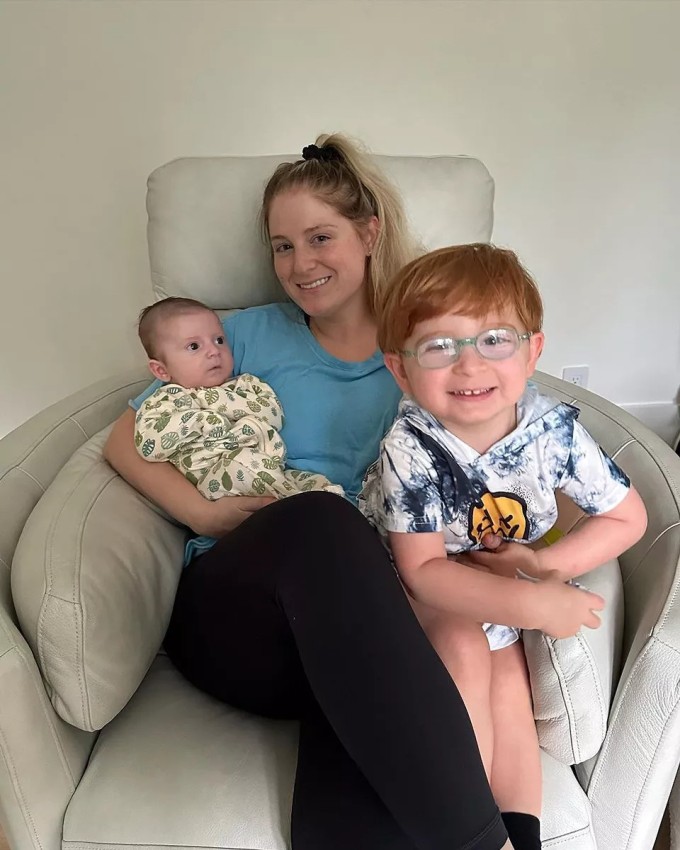 Meghan và hai con trai. Ảnh: Instagram meghantrainor