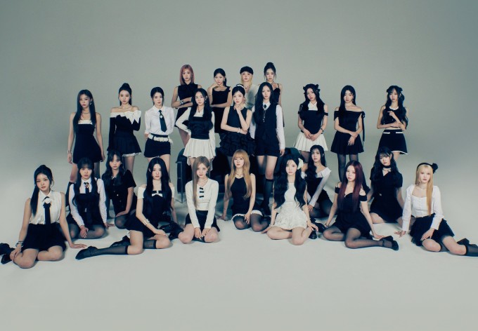 TripleS ra mắt năm 2022, là nhóm nữ có số thành viên đông nhất K-Pop hiện tại, với 24 người. Ảnh: Modhaus