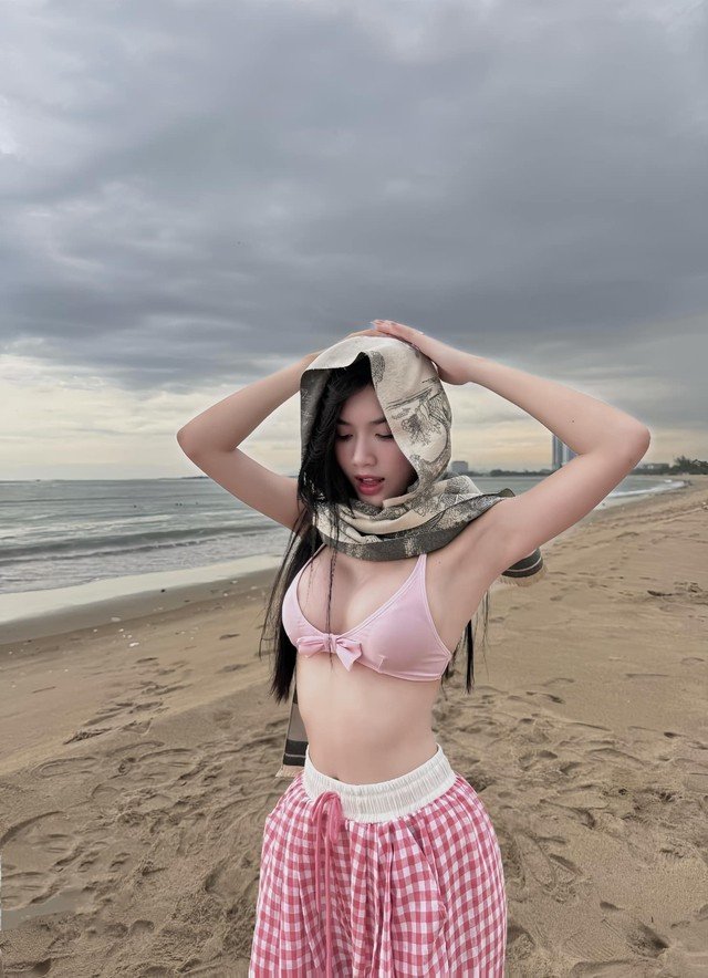 Dù sở hữu vẻ ngoài "cực phẩm", Thùy Dung vẫn khiến nhiều người ngỡ ngàng khi khẳng định mình vẫn "độc thân vui vẻ"