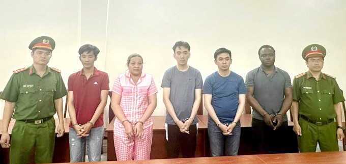 Một số người trong vụ án thời điểm bị bắt, tháng 4/2024. Ảnh: Công an cung cấp