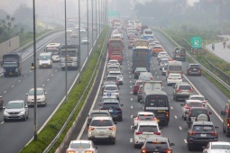 Cục CSGT đề xuất phân làn cấm xe tải đi vào làn sát dải phân cách trên cao tốc