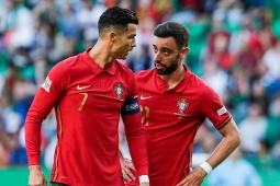 " Đại ca " Ronaldo xây vây cánh ở Al Nassr, nhắm Fernandes của MU
