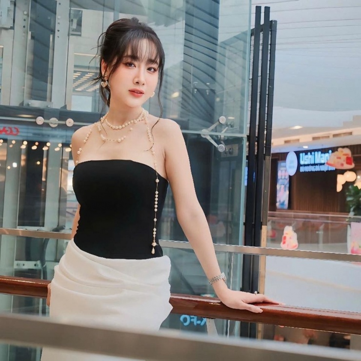 Trên mạng xã hội, Thùy Anh thường xuyên chia sẻ những hình ảnh đời thường quyến rũ. Ảnh: FB Nguyễn Thuỳ Anh