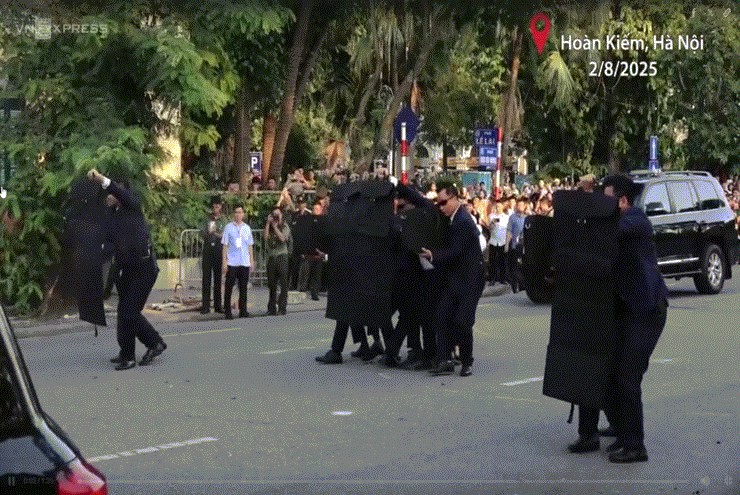Đặc nhiệm trình diễn đu dây, nổ súng trấn áp nhóm khủng bố