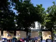 Cảnh tượng chưa từng có tại Hồ Gươm: Hàng ngàn bạn trẻ xếp hàng dài nửa vòng hồ để nhận vé Concert Quốc gia