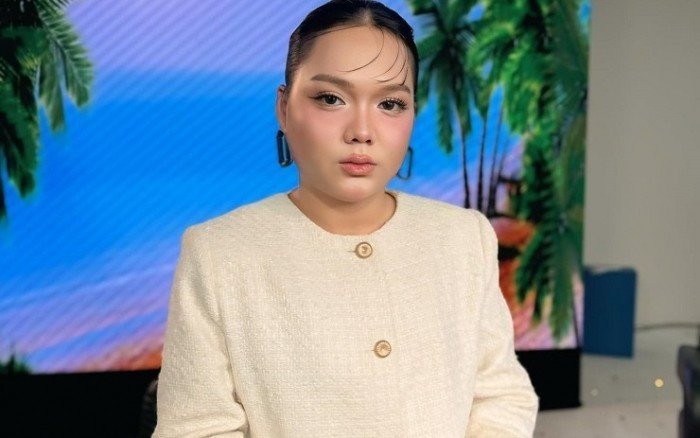 Phạm Thoại nổi lên như một hiện tượng bởi phong cách bán hàng không giống ai, phá vỡ quy luật "khách hàng là thượng đế" khiến nhiều người chú ý.