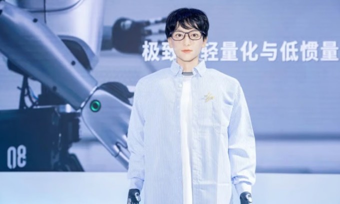 Robot Xueba 01 có thể thể hiện nhiều biểu cảm gương mặt chi tiết. Ảnh: Douyin