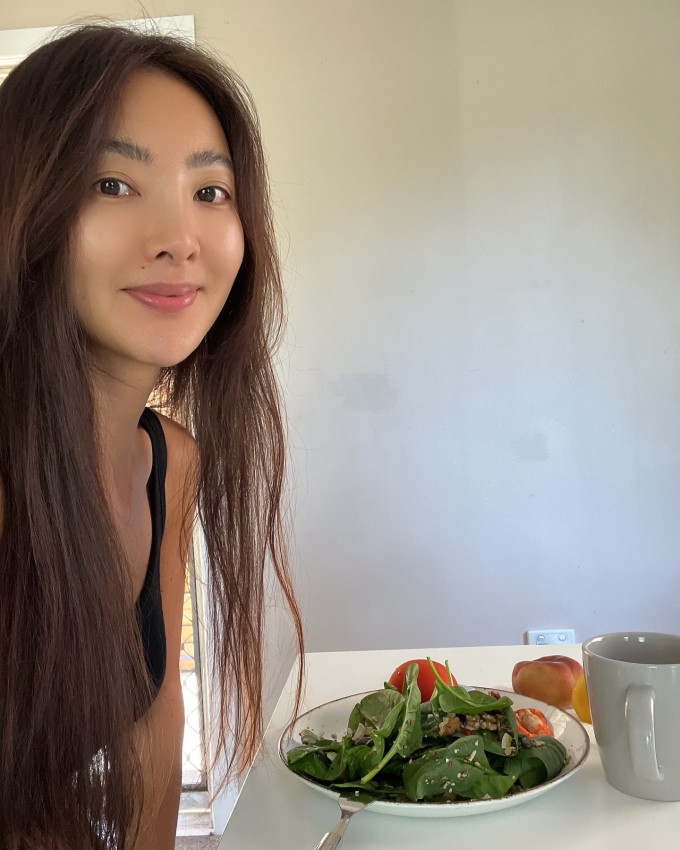 Trong 9 ngày siết cân, thanh lọc cơ thể, blogger người Đài Loan tiêu thụ nhiều chất xơ, bảo đảm lượng protein cần thiết đồng thời hạn chế tinh bột, giảm tối đa gia vị, đường ngọt.