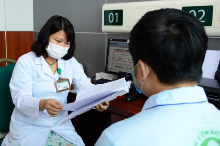 Bệnh nhân khám ngáy ngủ tại BV Bạch Mai. Ảnh: Đ. Dương.