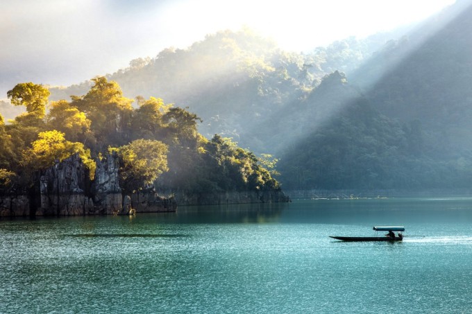 Na Hang hút du khách nhờ cảnh sắc hoang sơ, yên bình. Ảnh: Hai Le Cao