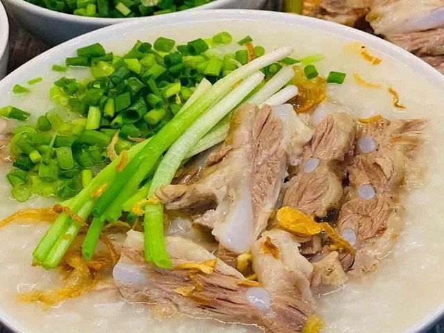 Xương lưỡi liềm nấu cháo sườn sụn.