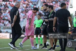 Tin mới nhất bóng đá trưa 3/8: Messi chấn thương, HLV Mascherano lên tiếng trấn an