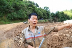 Một xóm ở Điện Biên hò nhau chạy khỏi núi lở trong đêm