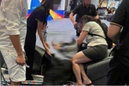 Nam thanh niên rơi từ tầng 4 trung tâm thương mại Aeon Mall Long Biên