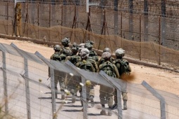 Israel bất ngờ điều bộ binh, đột kích Syria