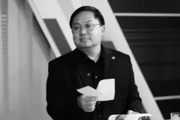 Tâm thư xúc động của con gái ông Hoàng Nam Tiến: " Sao ba không đợi con về... "