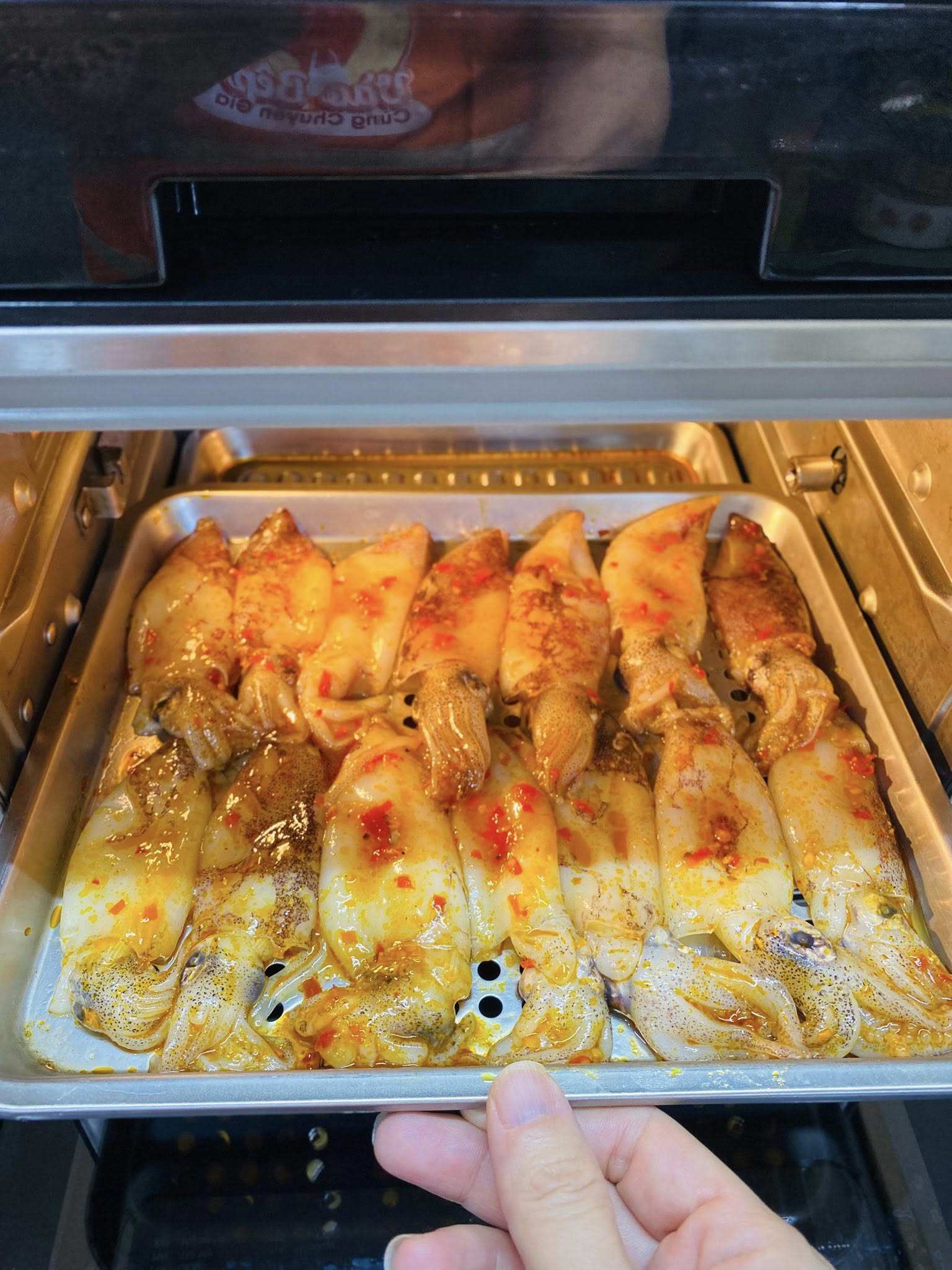 Mực luộc với xào mãi cũng chán, nướng muối ớt ngon hết nước chấm - 2