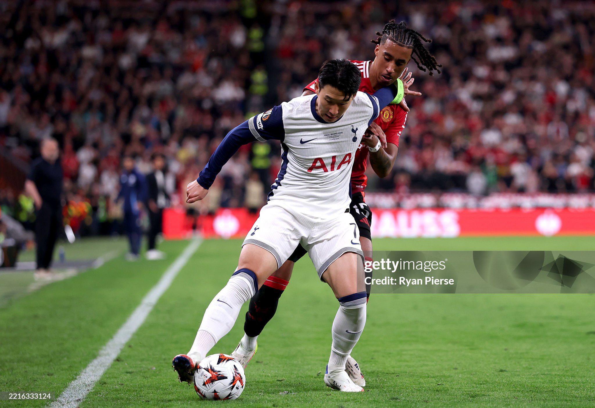 Son trở thành cầu thủ châu Á đắt giá nhất thế giới sau khi chuyển đến Tottenham năm 2015