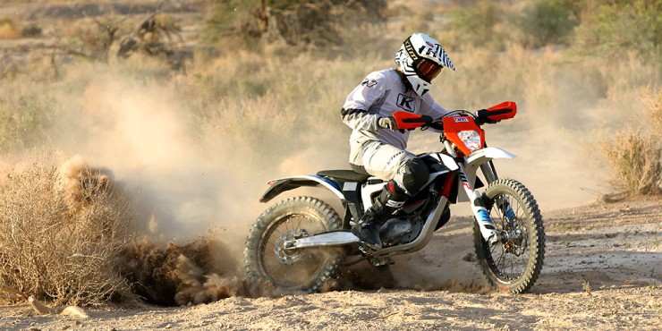 6. KTM Freeride E-XC là dòng xe điện mang phong cách xe phượt, cho động cơ 24 mã lực và 3 chế độ lái, giúp xe đạt vận tốc tối đa 95 km/h và quãng đường đi 48 km/1 lần sạc.