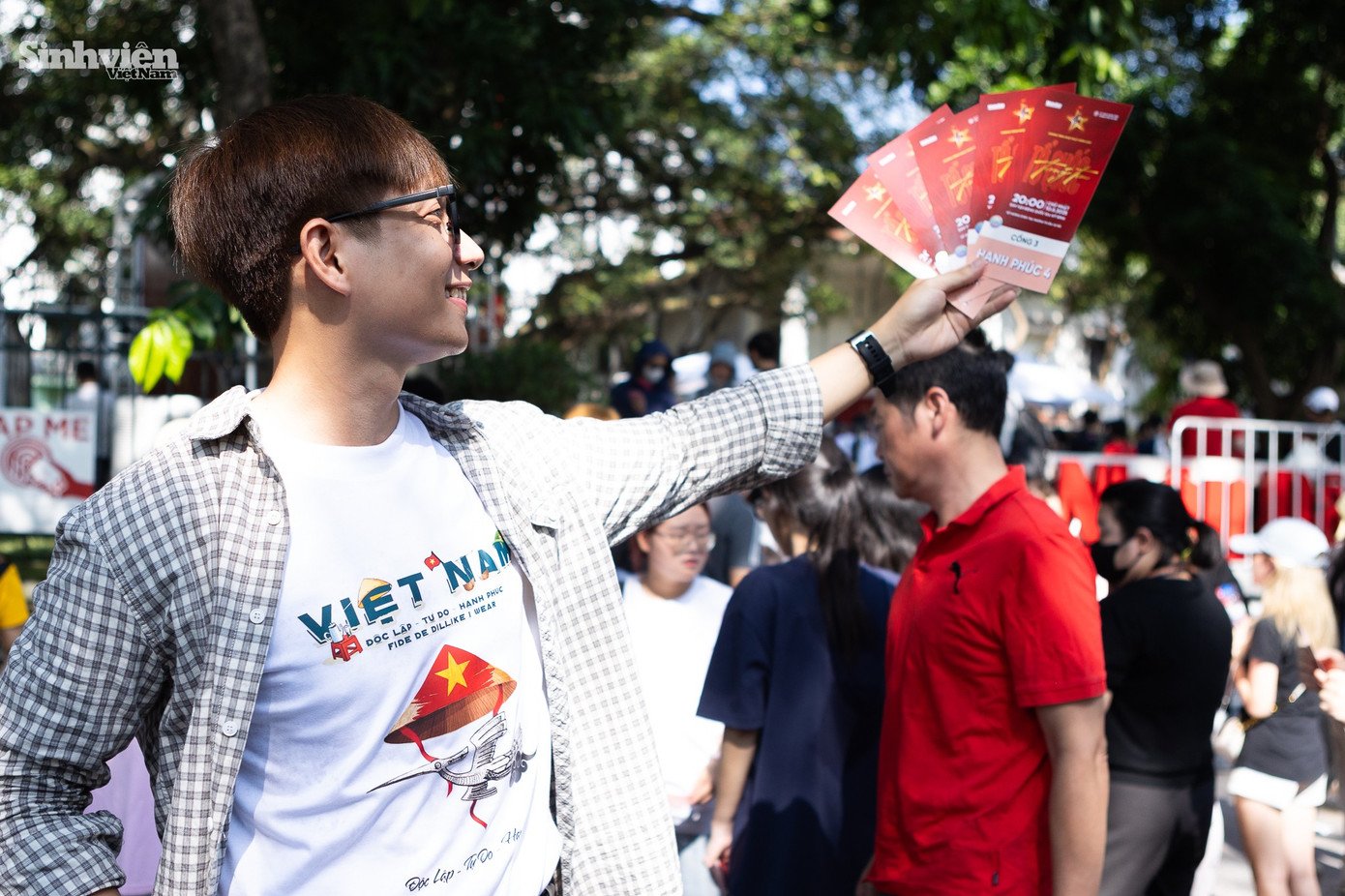 Chương trình “Tổ quốc trong tim” do Báo Nhân Dân, Ủy ban nhân dân thành phố Hà Nội phối hợp tổ chức như một món quà gửi tới nhân dân. Chương trình sẽ diễn ra vào 20 giờ ngày 10/8/2025 tại Sân vận động quốc gia Mỹ Đình.
