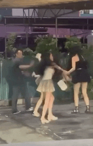 Vụ 3 cô gái đi hát karaoke bị hành hung: Nhóm đàn ông có thể đối diện với 2 tội danh - 1