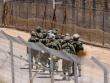 Israel bất ngờ điều bộ binh, đột kích Syria