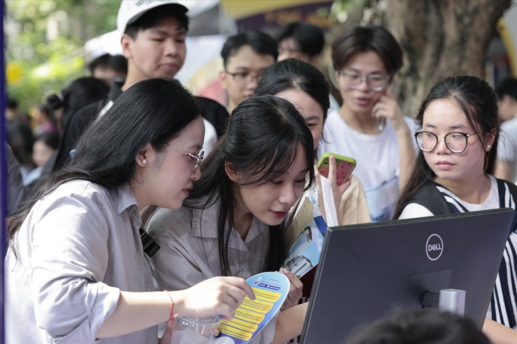 Thí sinh tại Ngày hội lựa chọn nguyện vọng năm 2025. Ảnh: NHƯ Ý