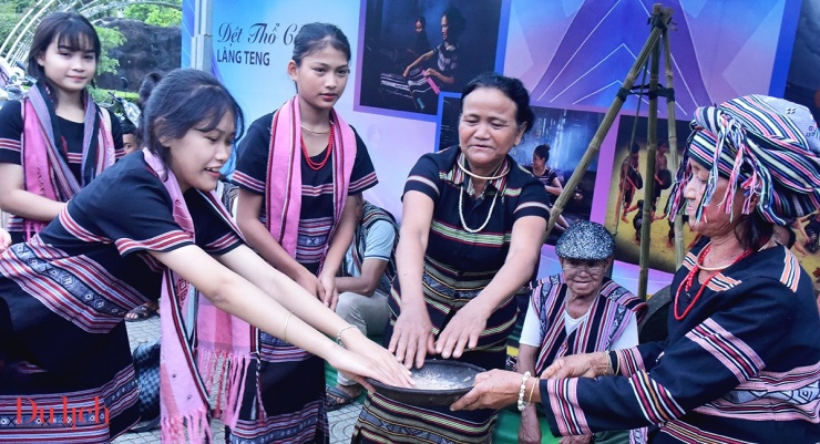 Thảo nguyên Bùi Hui thơ mộng hấp dẫn du khách ở Quảng Ngãi - 16