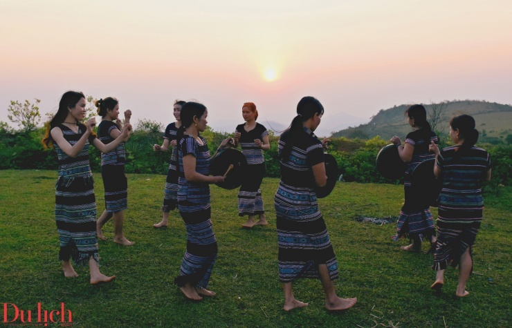 Thảo nguyên Bùi Hui thơ mộng hấp dẫn du khách ở Quảng Ngãi - 14