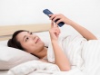 Xem điện thoại ngay sau khi thức dậy khiến bạn khó giảm cân