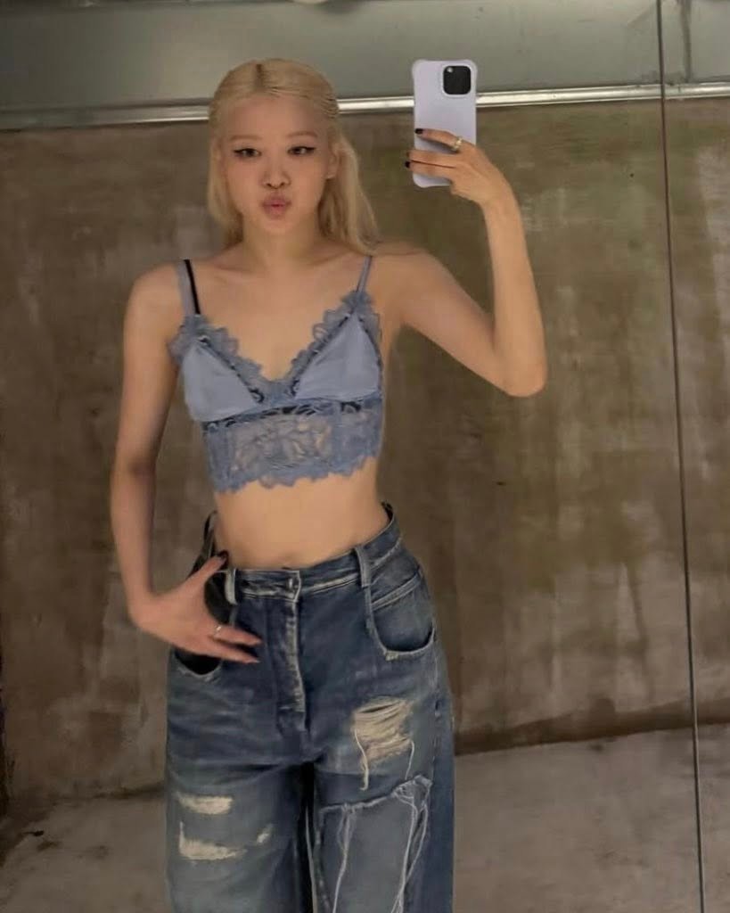 Thời trang dạo phố của BLACKPINK dạo này: Rosé tinh tế, Jennie liên tục gây bão - 10