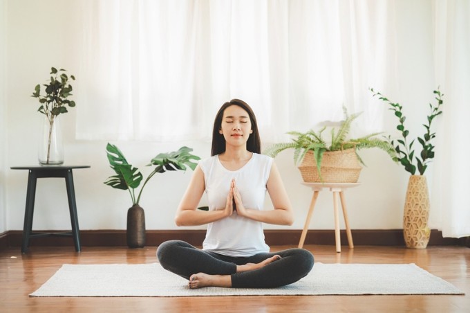 Dành 10 phút ngồi thiền mỗi tối giúp cải thiện tâm lý, tăng quá trình chuyển hóa trong lúc ngủ, đốt cháy mỡ thừa hiệu quả hơn.