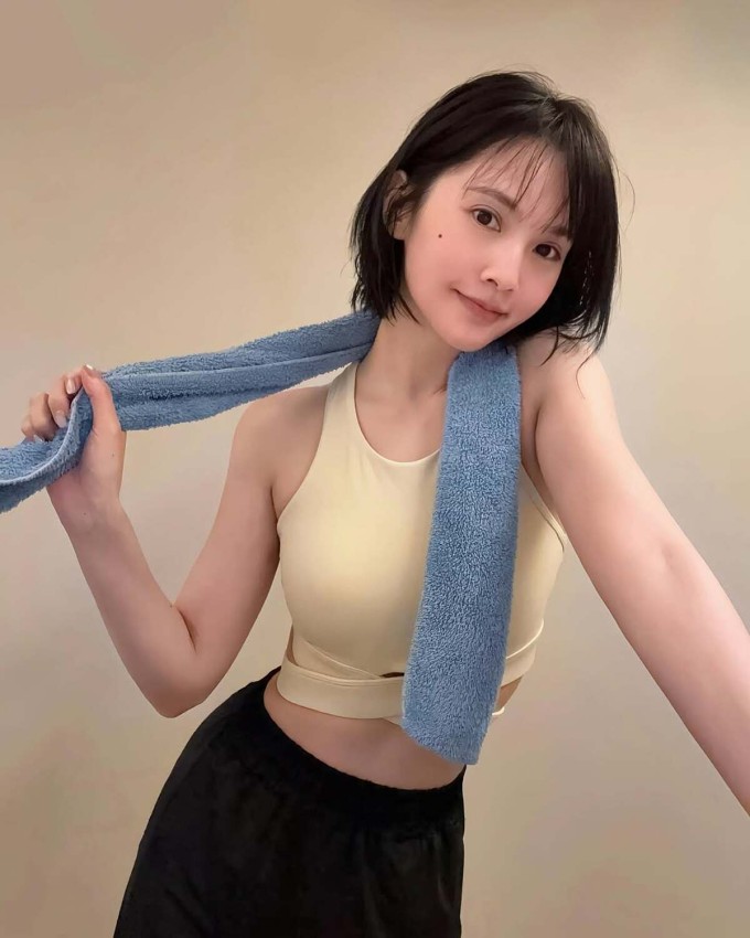 Dương Thừa Lâm khoe eo thon trong bức ảnh mới nhất trên trang cá nhân hôm 1/8. Ảnh: Instagram rainie77