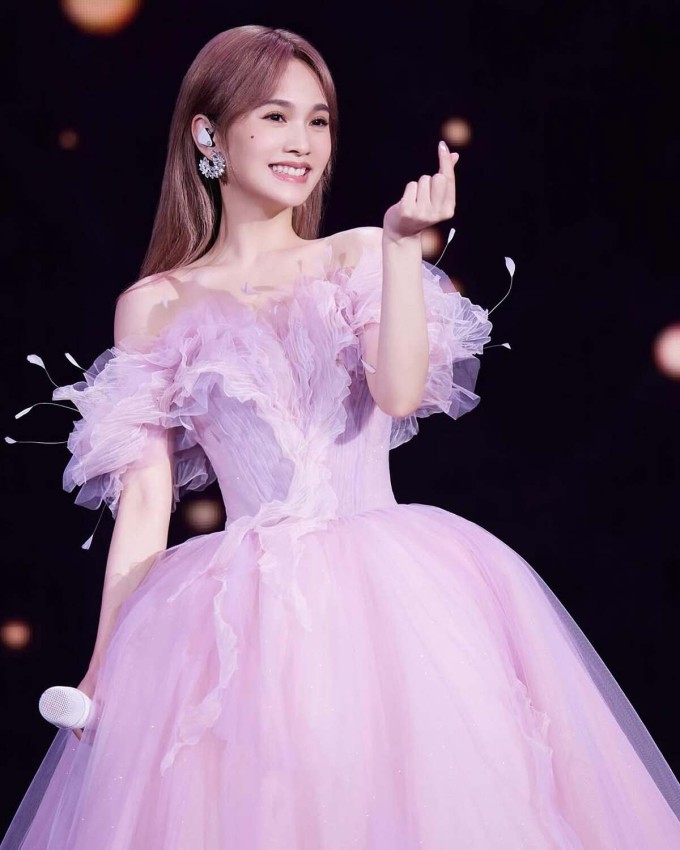 Người đẹp xứ Đài nhận được nhiều lời khen ngợi cho nhan sắc trẻ trung bất chấp tuổi tác. Ảnh: Instagram rainie77