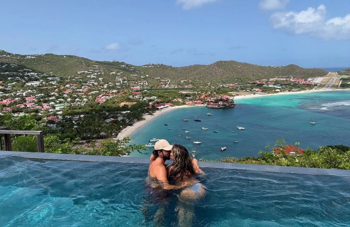 Heidi Klum và Tom Kaulitz hôn say đắm trong kỳ nghỉ cuối tuần qua.