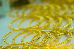 Giá vàng tăng dựng đứng, chênh thế giới 15 triệu/lượng: Cơn sốt này sẽ còn nóng tới đâu?