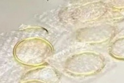 Đi thu gom rác, cụ bà nhặt được số vàng trị giá 1,4 tỷ đồng