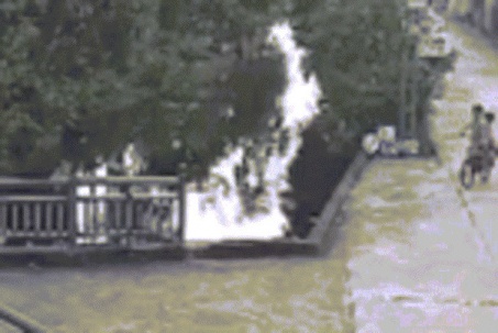 Camera ghi cảnh 2 'người hùng' cứu cháu bé bị đuối nước ở Ninh Bình