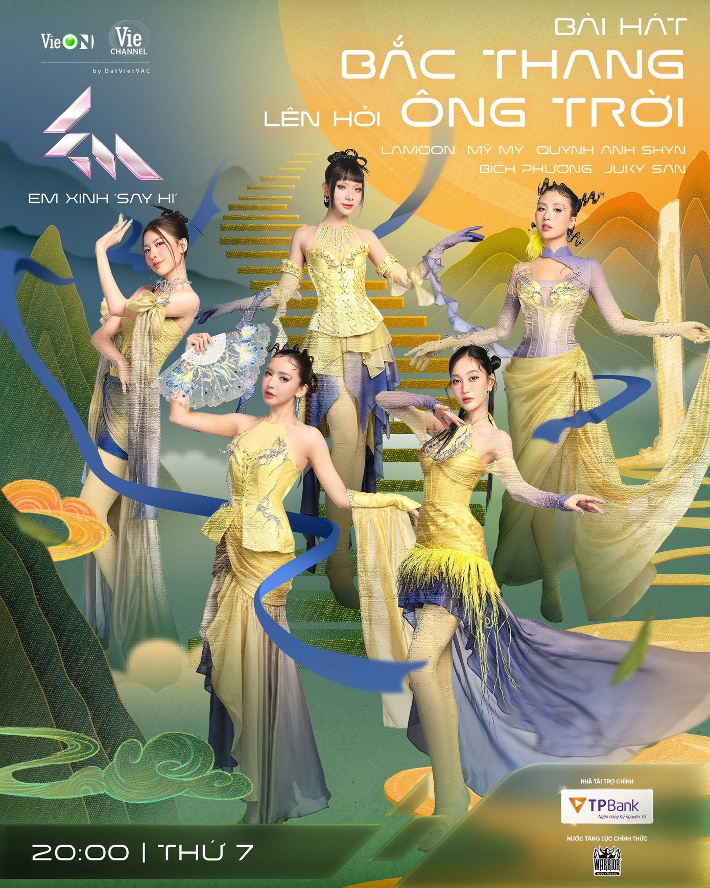 "Em xinh" 29 tuổi bắt tay với những nhà mốt đình đám nội địa như Fancì Club, Hacchic Couture, DUCSTUDIO, Đỗ Long tạo ra loạt trang phục trình diễn có tính thẩm mỹ cao, phản ánh rõ nét tinh thần tiết mục. Từ Đồng Dao Xinh Gái, Gã Săn Cá, Lời Thật Lòng Khi Say cho tới mới nhất là Bắc Thang Lên Hỏi Ông Trời đều là những lần thử thách thành công, củng cố danh xưng "bà hoàng concept" của Quỳnh Anh Shyn.